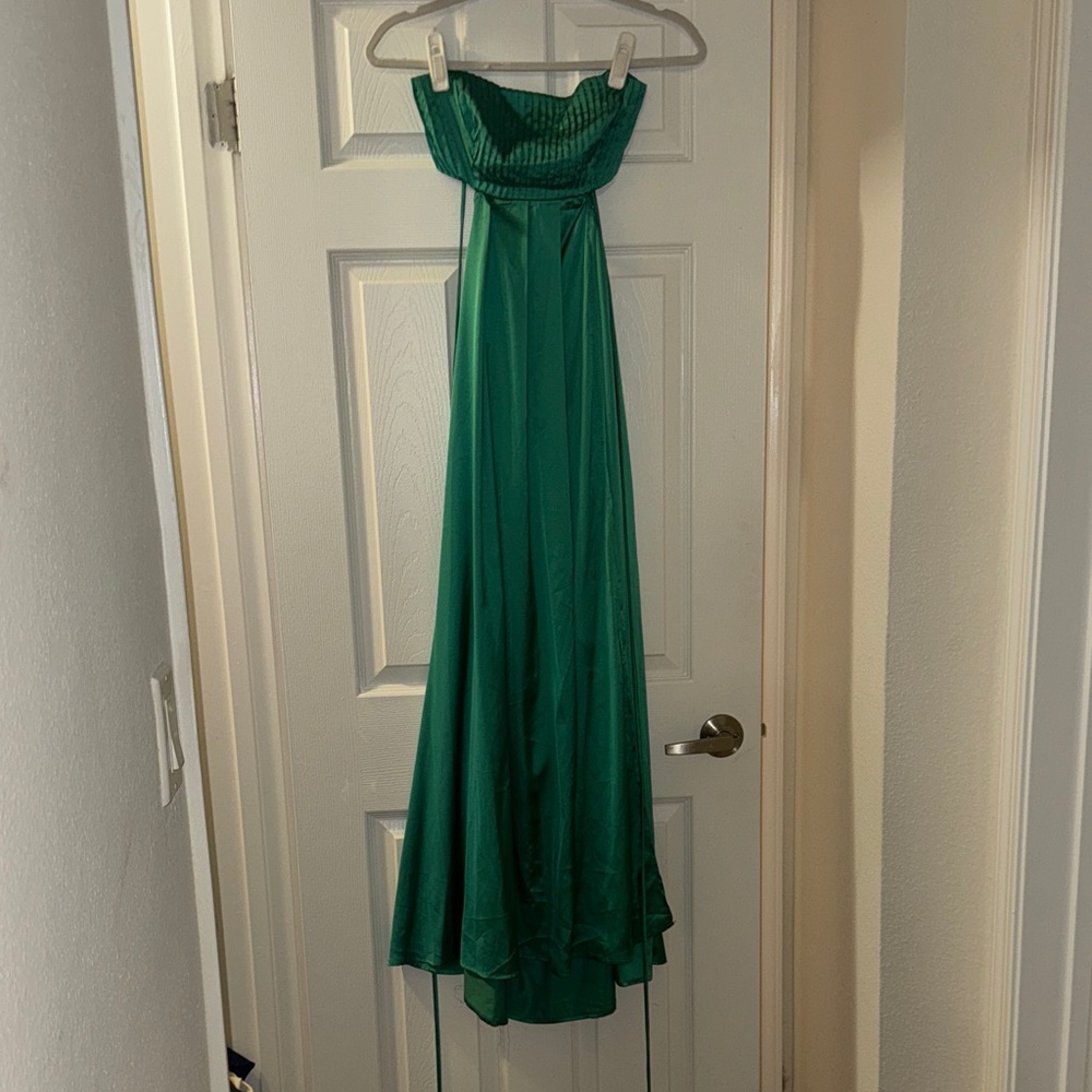 Elegant Green Strapless Dress TAG ON never worn